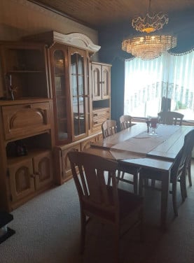 Eettafel met stoelen