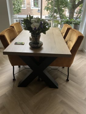 Te koop eetkamertafel met stoelen