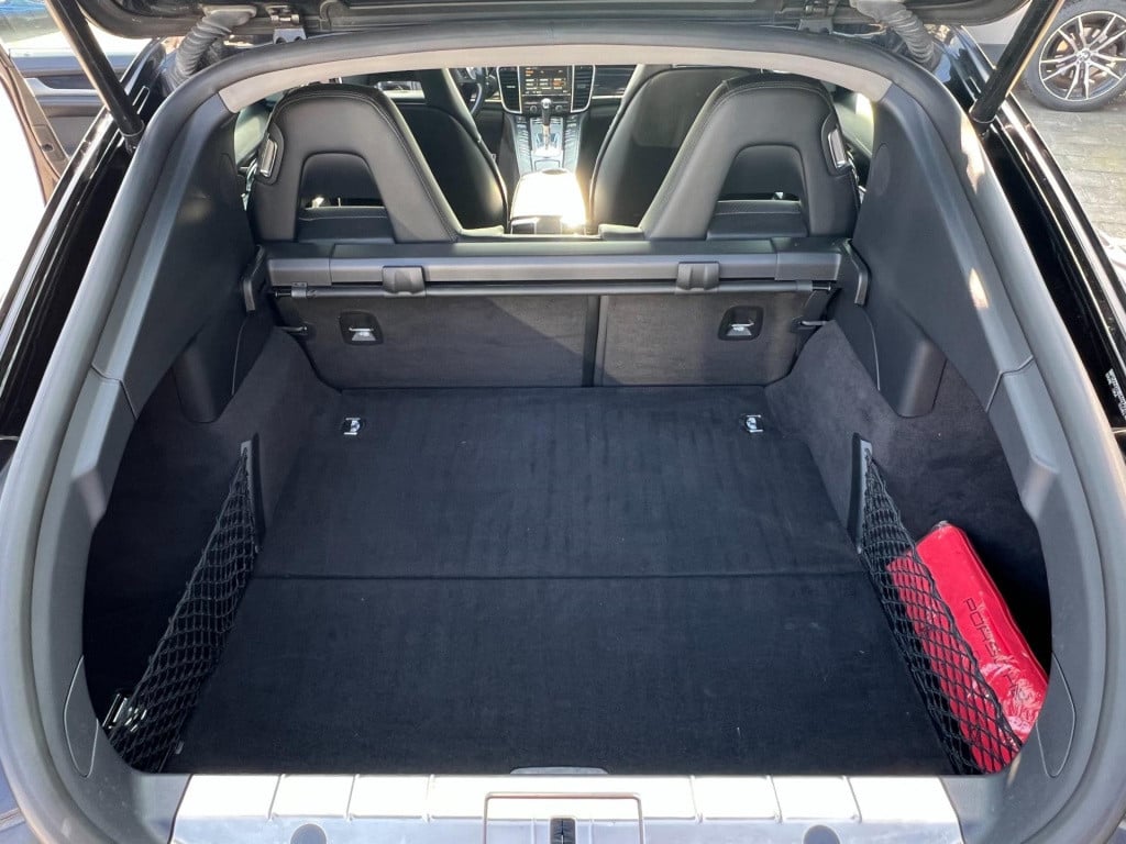 Porsche Panamera schuif/kanteldak, leer, navi, afn. trekhaak enz...