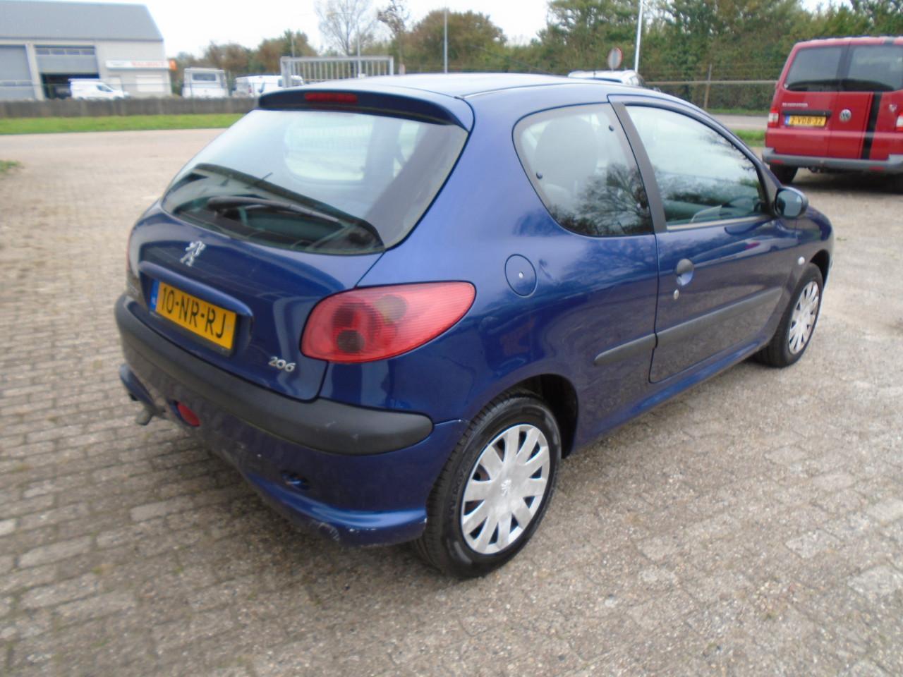 Peugeot 206 1.4i  nwe APK