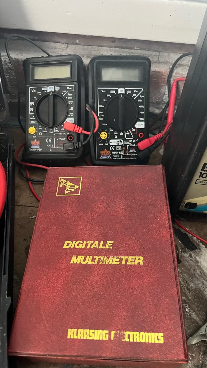 TE KOOP DIVERSE MULTIMETERS ACCU KABELS