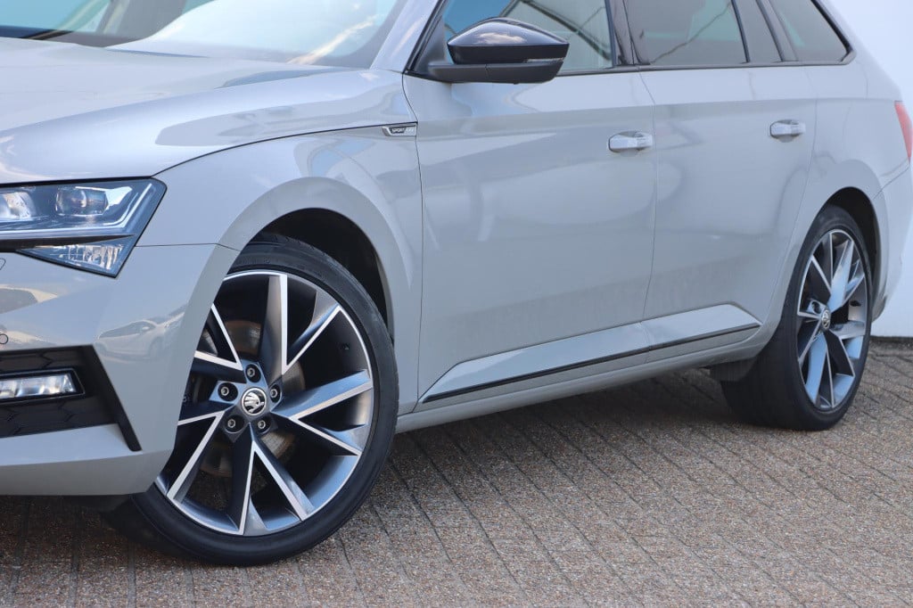 Skoda Superb combi 1.4 tsi iv sportline business 218pk dsg6