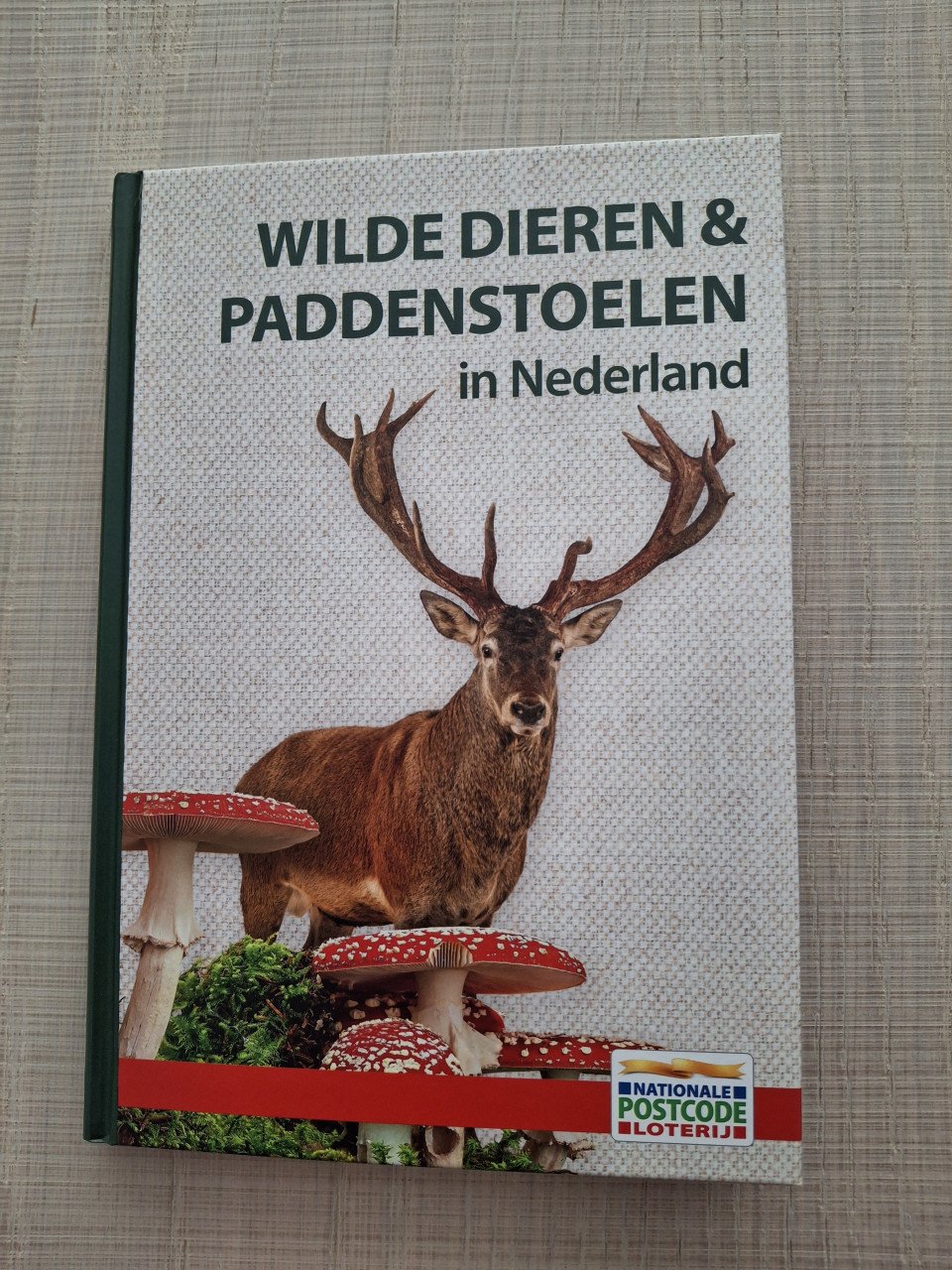 Wilde dieren en paddenstoelen in Nederland