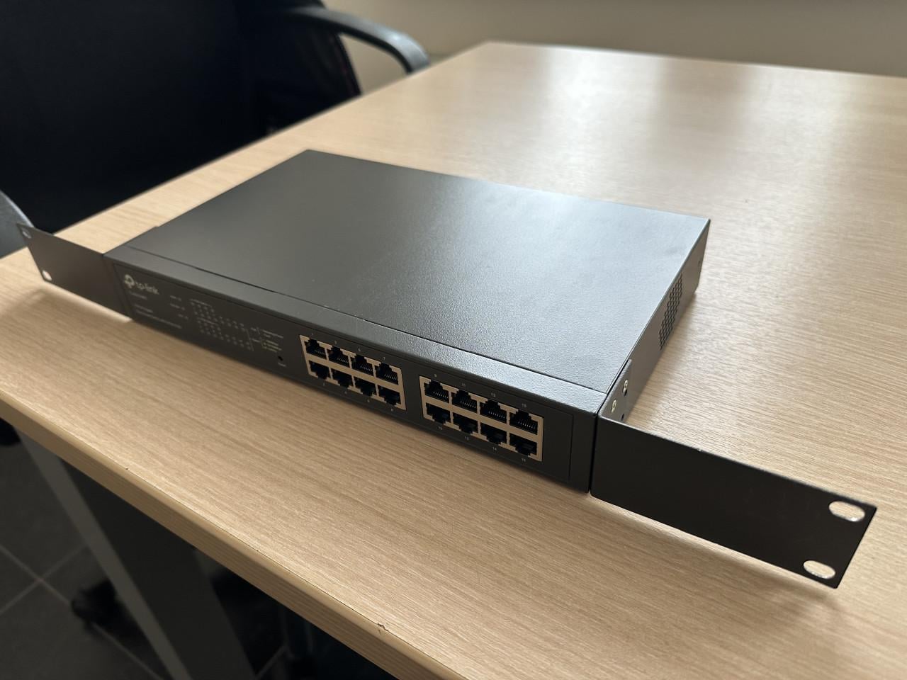 TP-Link TL-SG1016PE 16 port PoE netwerk switch