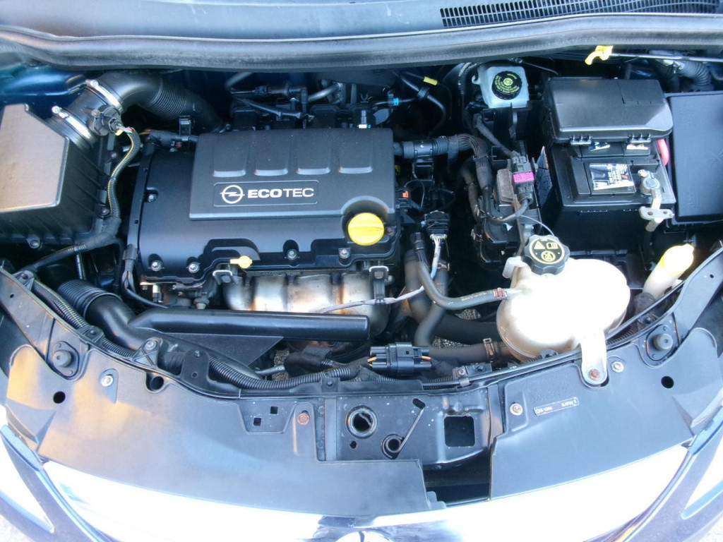 Opel Corsa 1.2-16v airco, cruise-control, trekhaak 5-drs
