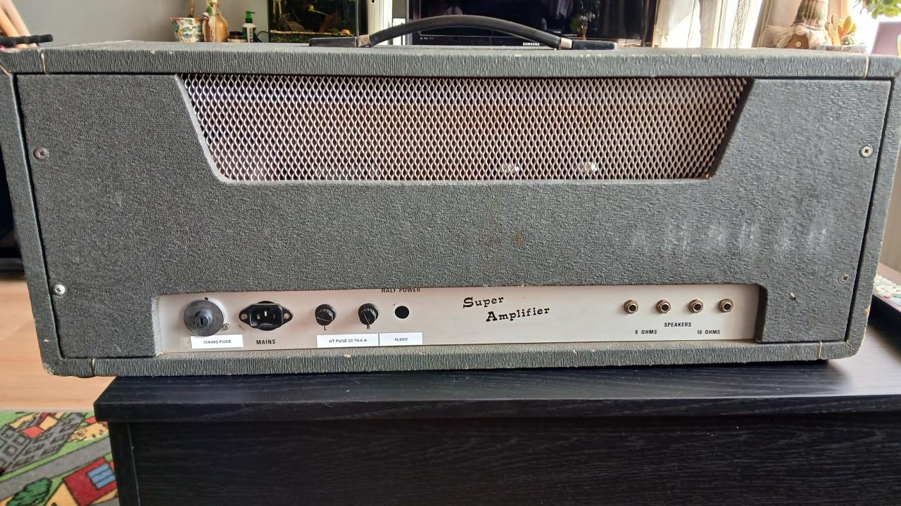 Gereviseerde Super City halfstack