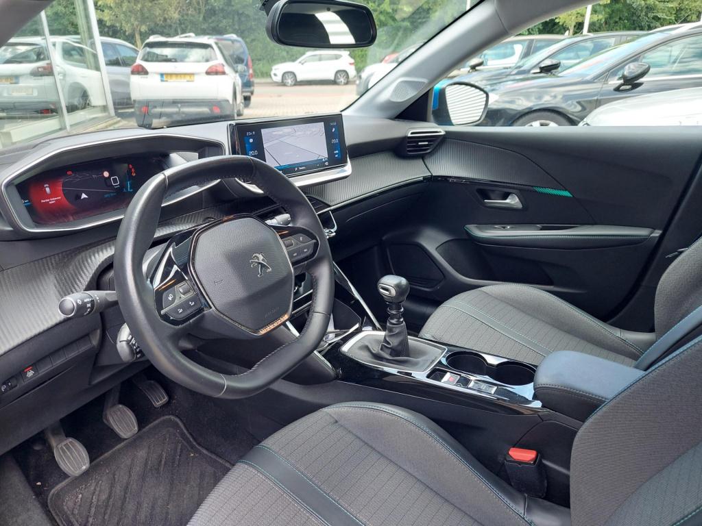 Peugeot 208 1.2 pt 100 allure clima/navi/lmv