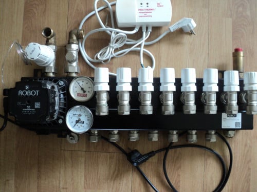 Perfecte 8 gr.ROBOT verdeler vloerverwarming ENERGI ZUINIG + pomp schakelaa