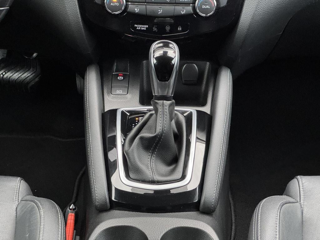 Nissan Qashqai 1.3 dig-t tekna automaat incl. trekhaak!