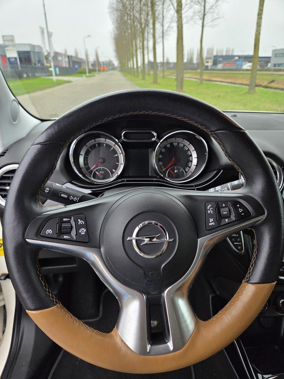 Mooie sportieve opel adam 1.0 turbo rocks 2015