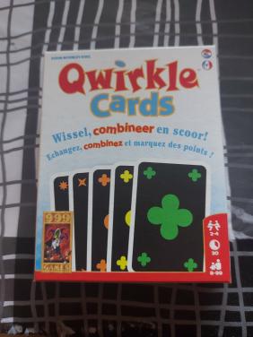 WISSEL, COMBINEER EN SCOOR! QWIRKLE ALS NIEUW.