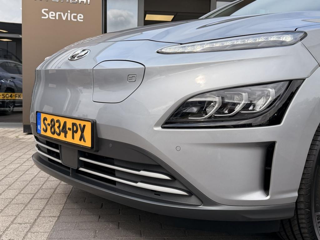 Hyundai Kona ev premium 64 kwh 3 fase | luxe uitvoering | navigatie | hud |