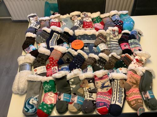 Partij leuke kinder fluffy huissokken. ( partij 214)