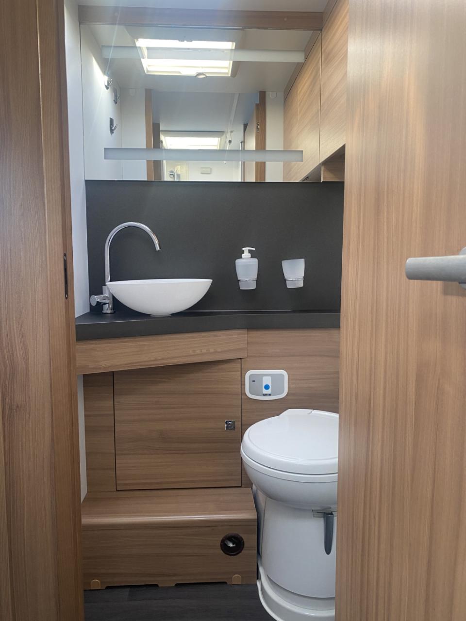 Adria Onbekend matrix 670dl luxe gezinscamper vol comfort en vrijheid! zate