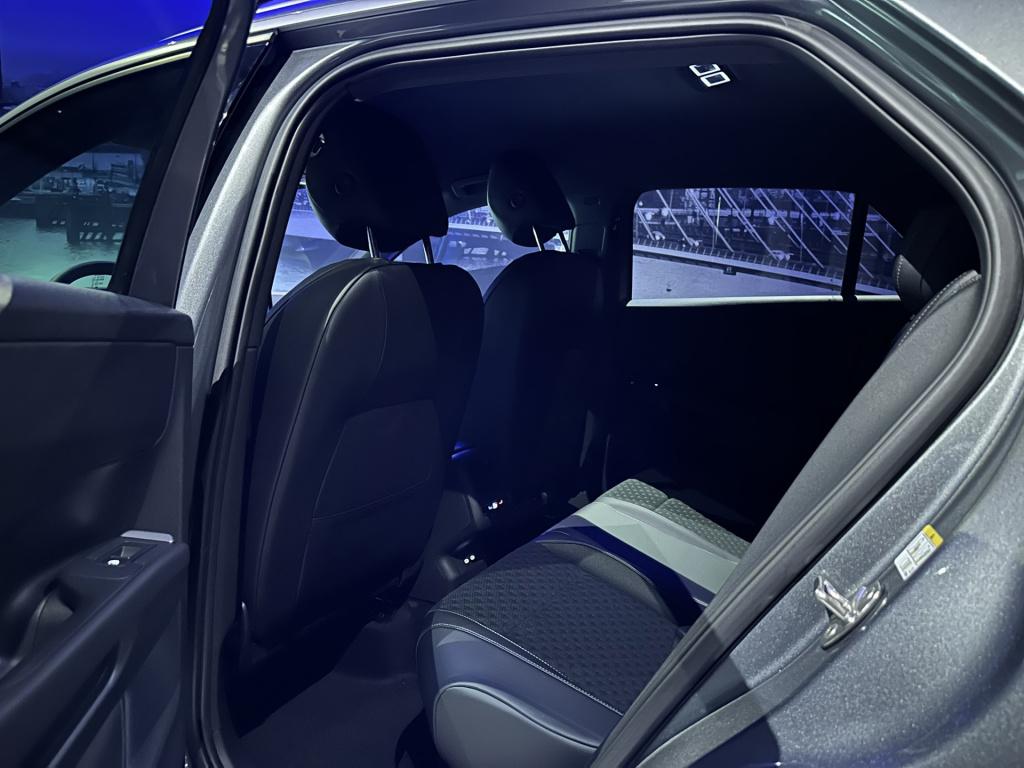 Volkswagen T-roc 1.5 etsi r-line first edition *led*camera*