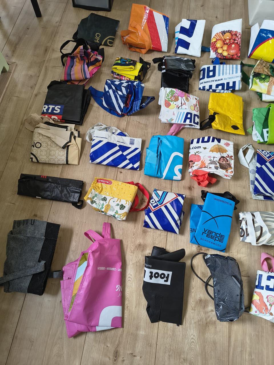 Enorme partij Big shoppers, 36x stevige boodschappen tassen.