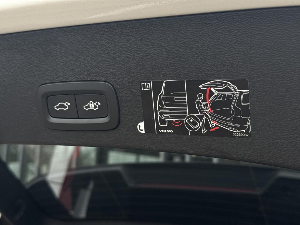 Volvo XC40 1.5 t3 r-design | nl-auto | btw | pano | parel lak | stoelverw.