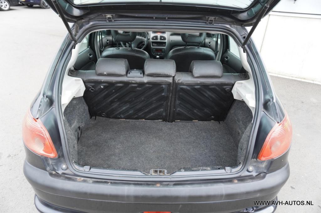 Peugeot 206 1.4-16v gentry premium