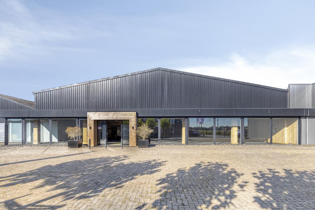 TE KOOP | Multifunctionele bedrijfsruimte-/showroom in ’s-Heer Arendskerke