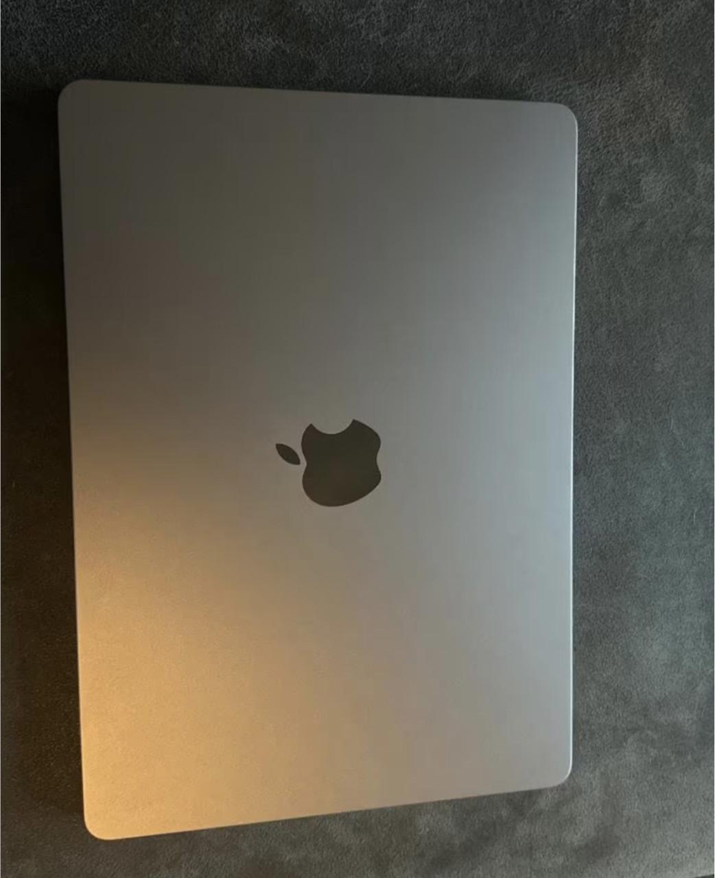 MacBook Air 13” M3 – 8GB/256GB