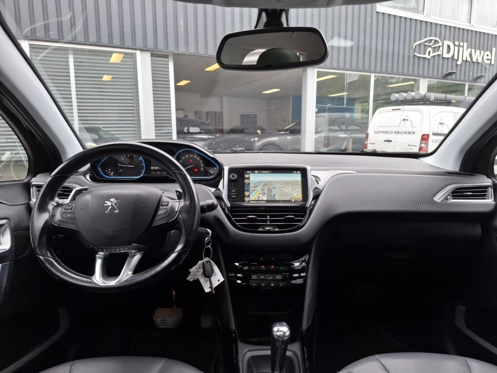 Peugeot 2008 suv 1.2 allure automaat pano/clima/trekhaak