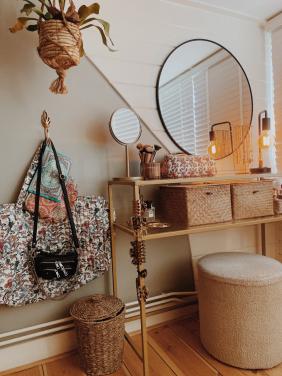 Make up tafel/bureau (goudachtige kleur met glazen platen)