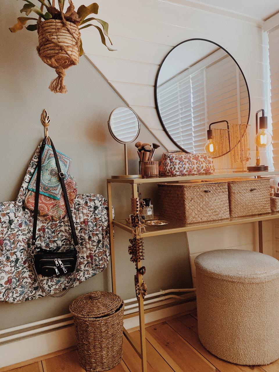 Make up tafel/bureau (goudachtige kleur met glazen platen)