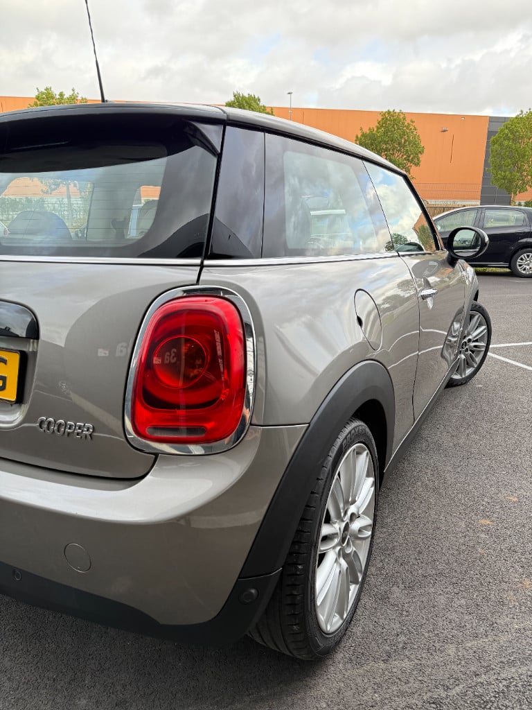 Mini Cooper 1.5 - chili - pano
