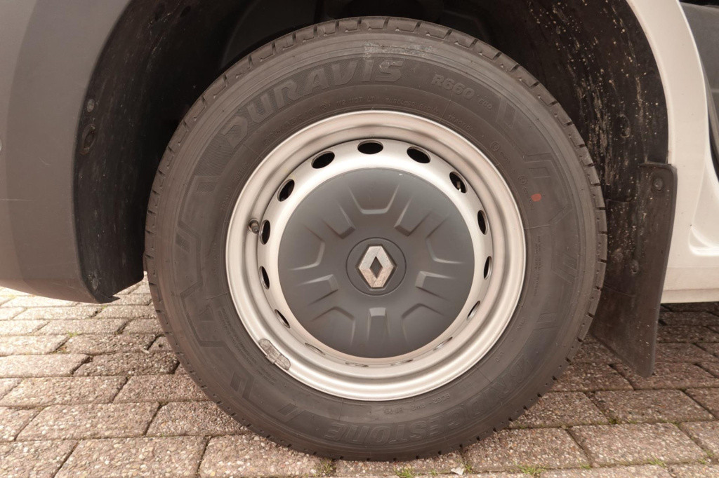 Renault Master t33 2.3 dci 135 l2h2 met laadklep