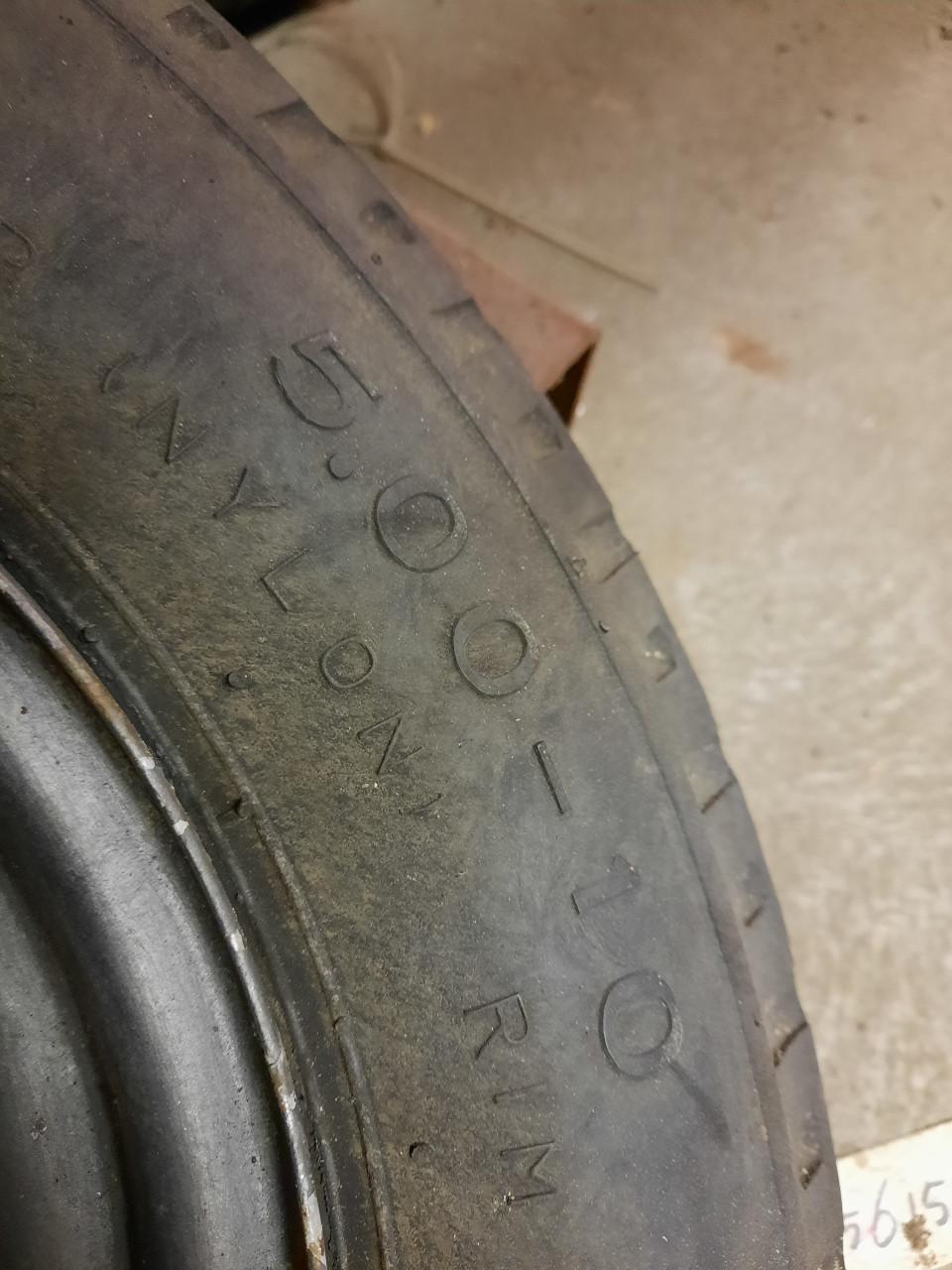 Aanhanger trailer onderstel geremde as met dissel en neuswiel