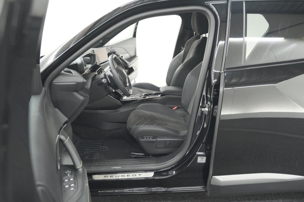 Peugeot 2008 puretech 130 eat8 gt | 360 camera | stoelmassage | adaptieve c