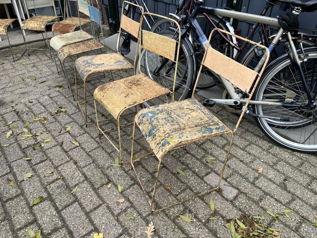 8 Bistrostoeltjes van metaal