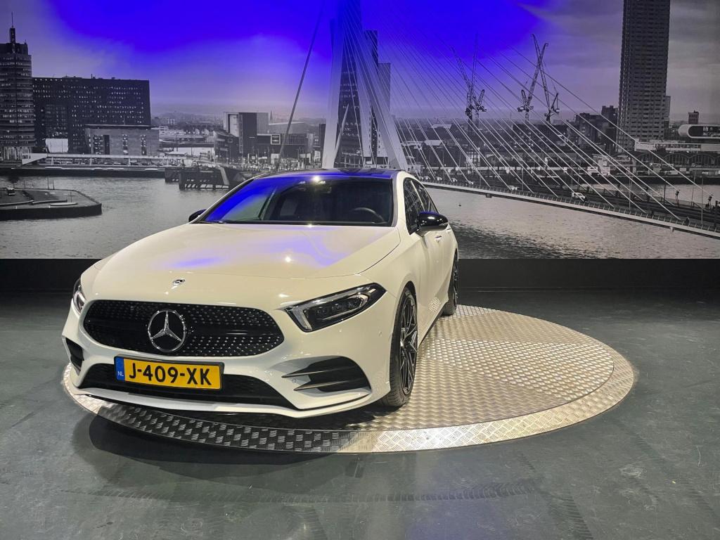 Mercedes-Benz A-Klasse 180 business solution amg *nl auto*led*pano*camera*