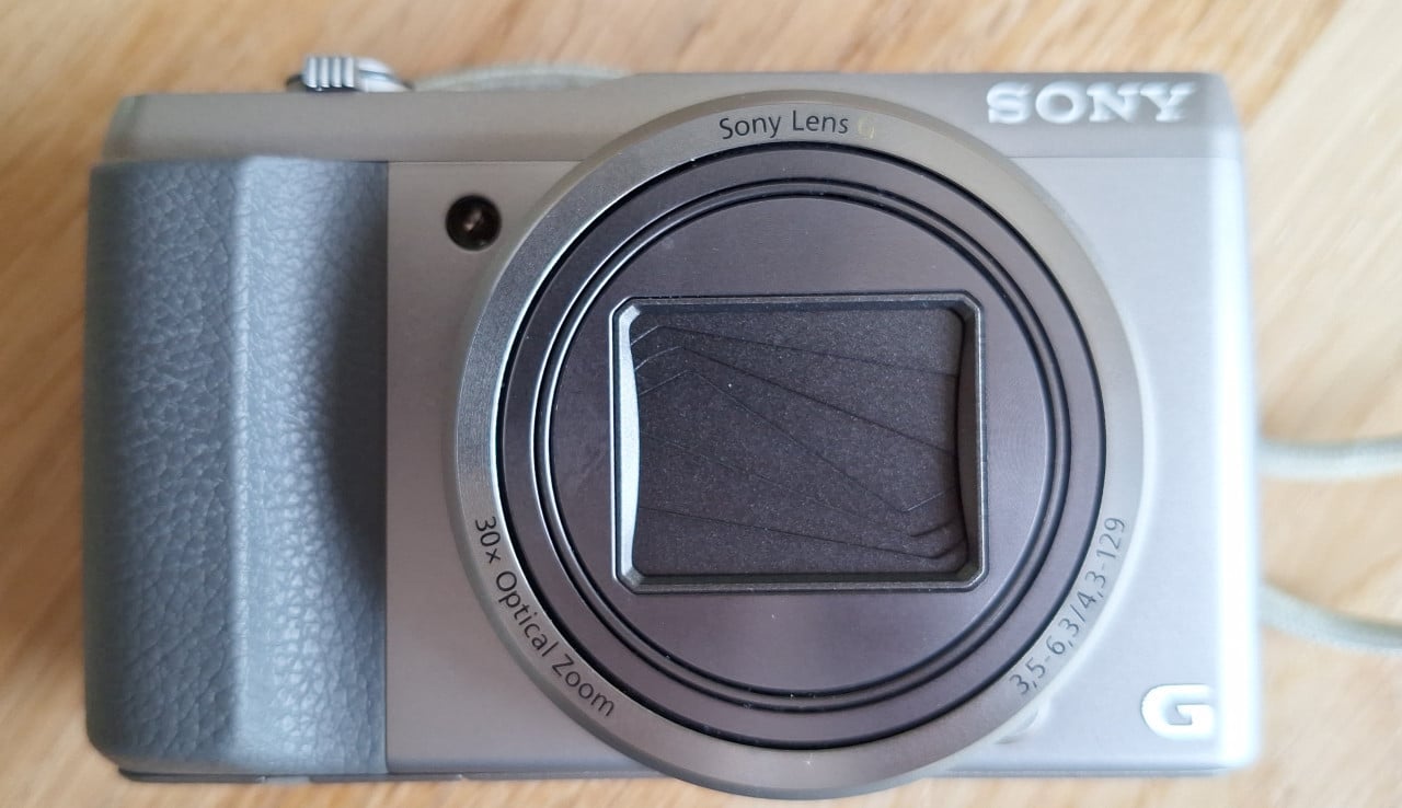 Compacte Sonycamera met zoomlens