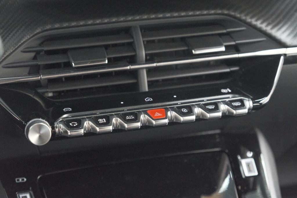 Peugeot 2008 puretech 100 allure | apple carplay | parkeersensoren | climat
