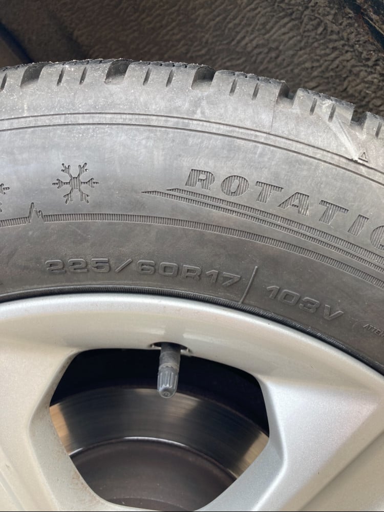 Winterbanden Ford Kuga Dunlop Energi 225/60R17