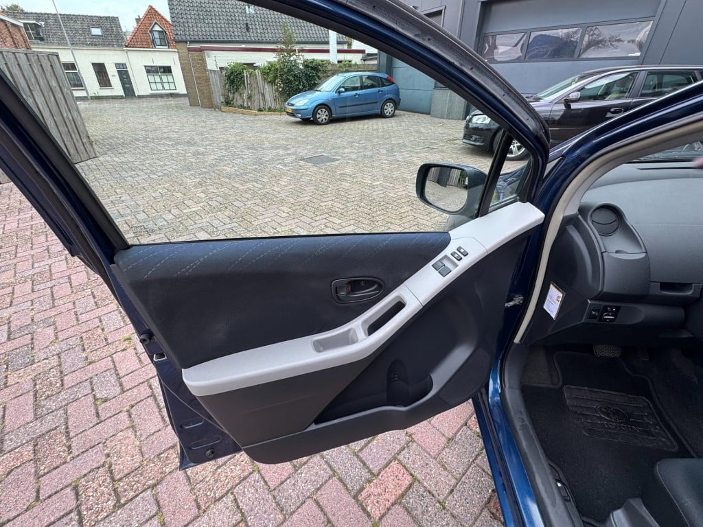 Toyota Yaris 1.3 vvti sol mmt automaat