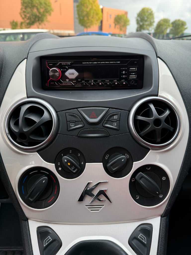 Ford KA 1.2 - titanium - airco