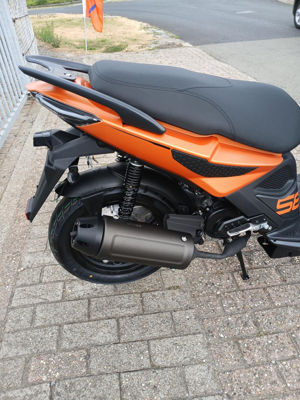 Nieuwe scooter New Kymco Super8R