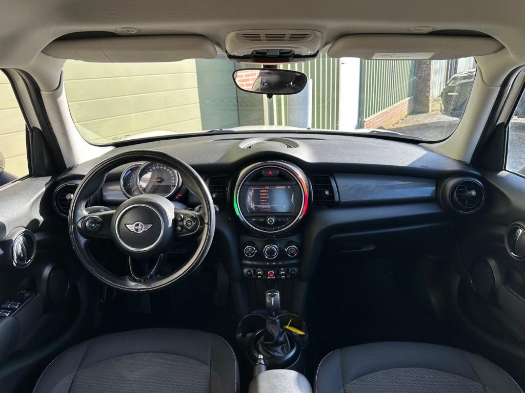Mini 5-deurs cooper 1.5 136pk