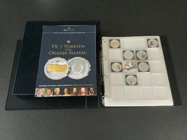 7 penningen uit de collectie “Nederland Herdenkt”.