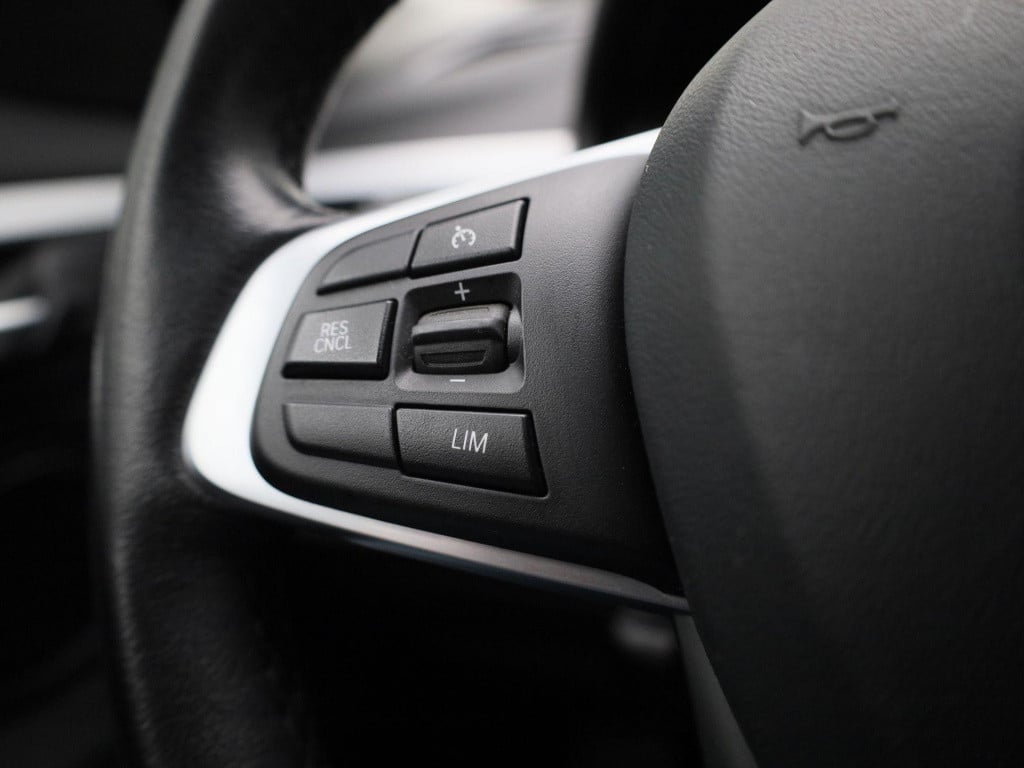 BMW X1 sdrive18i executive | automaat | navigatie | verwarmde stoelen | ele
