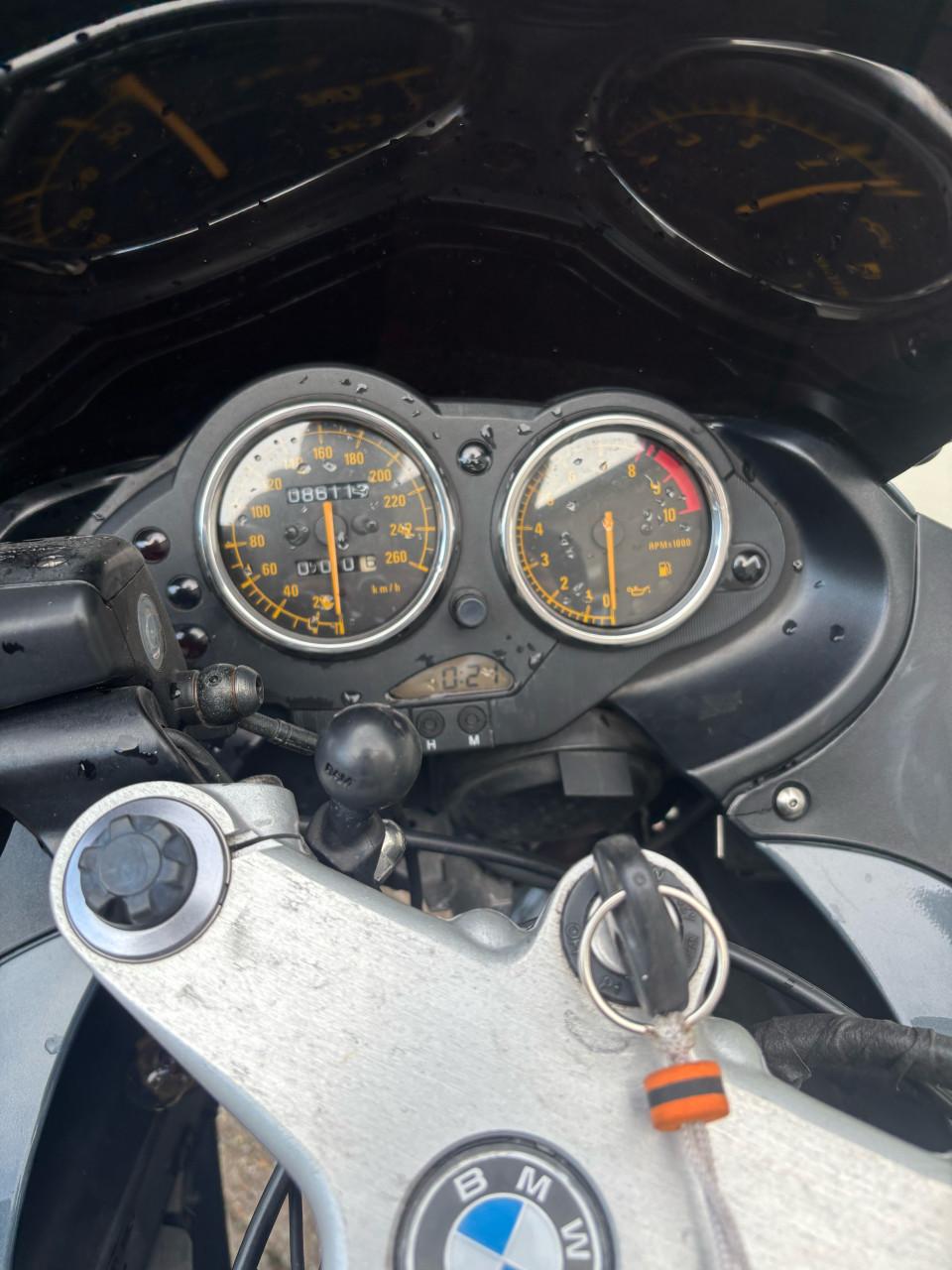 BMW r1100s
