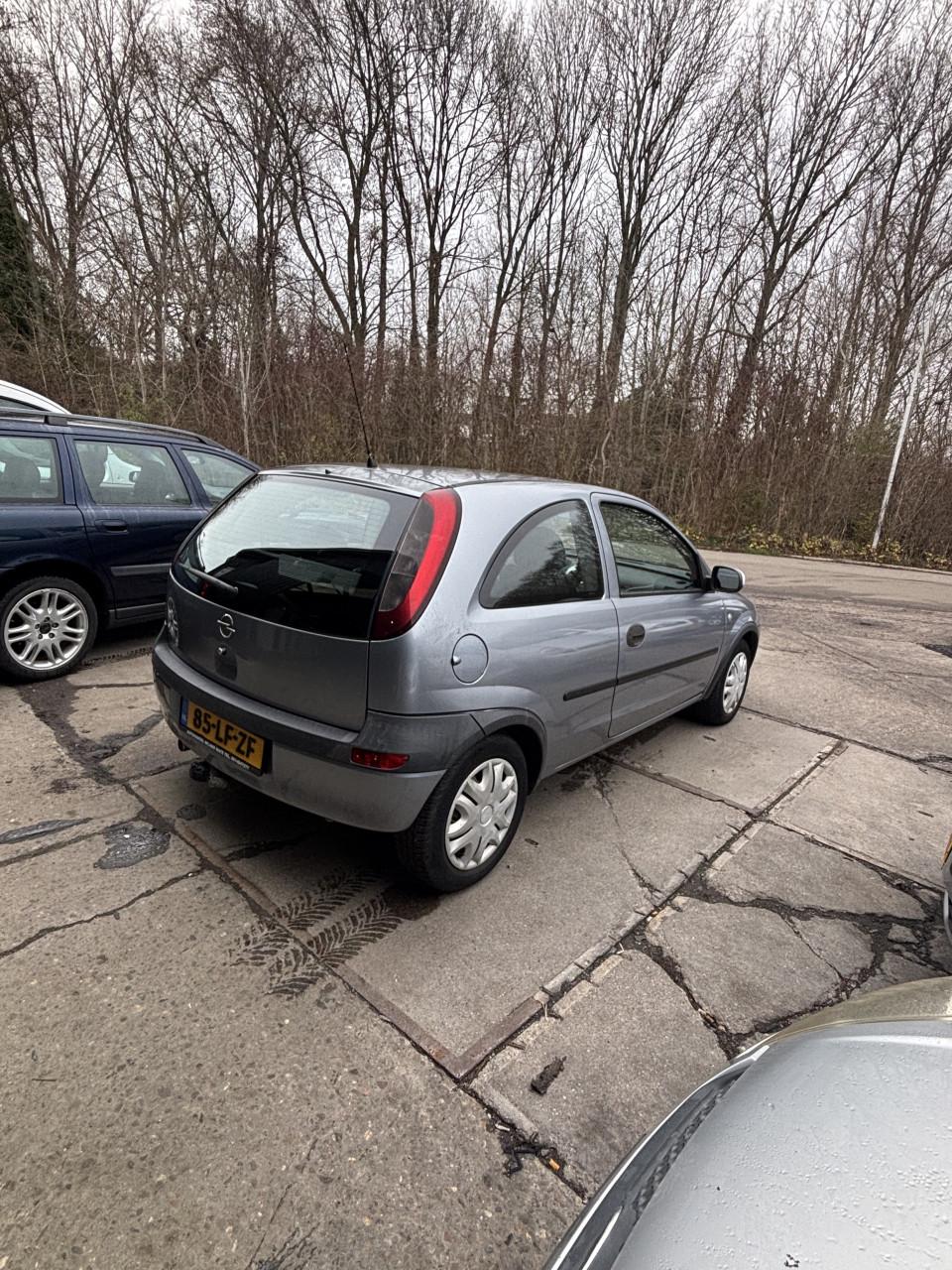 Opel corsa voljaar apk!