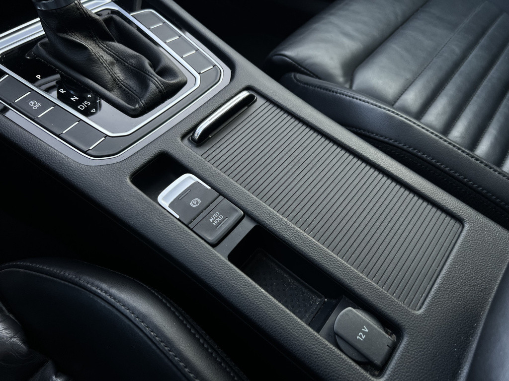 Volkswagen Passat variant highline automaat | bluetooth | camera | lederen 