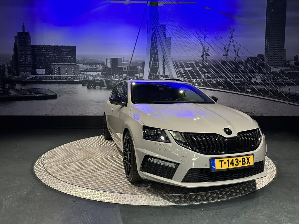 Skoda Octavia combi 2.0 tsi rs 245 *full options*concaver wheels*milltek*to