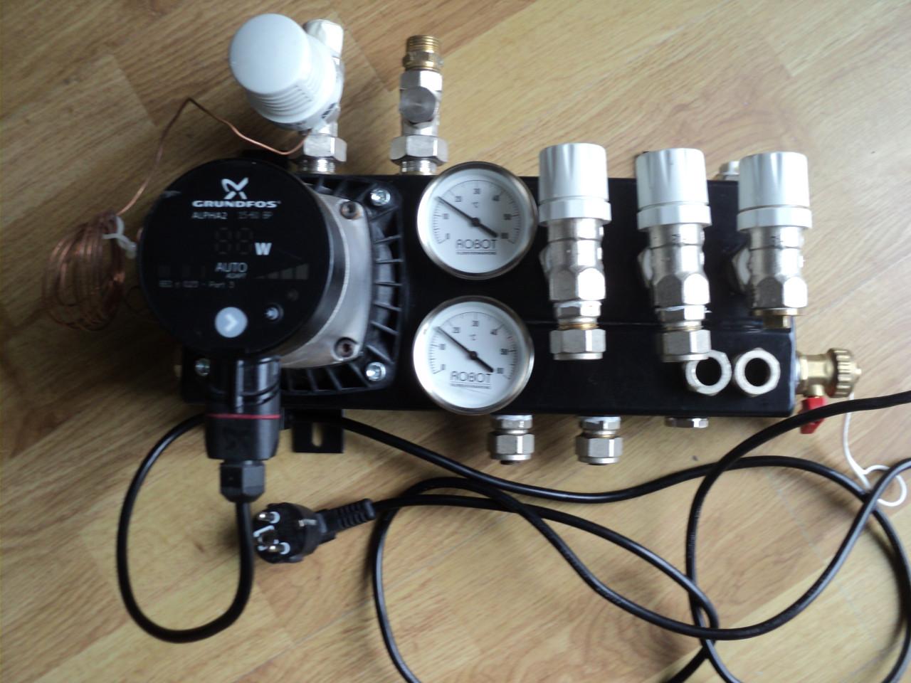 Vrijwel nieuwe 3 groep verdeler vloerverwarming ENERGI ZUINIG