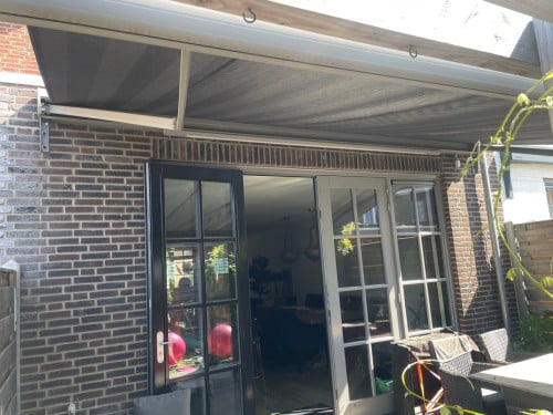 Zonnescherm/knikarmscherm electrisch