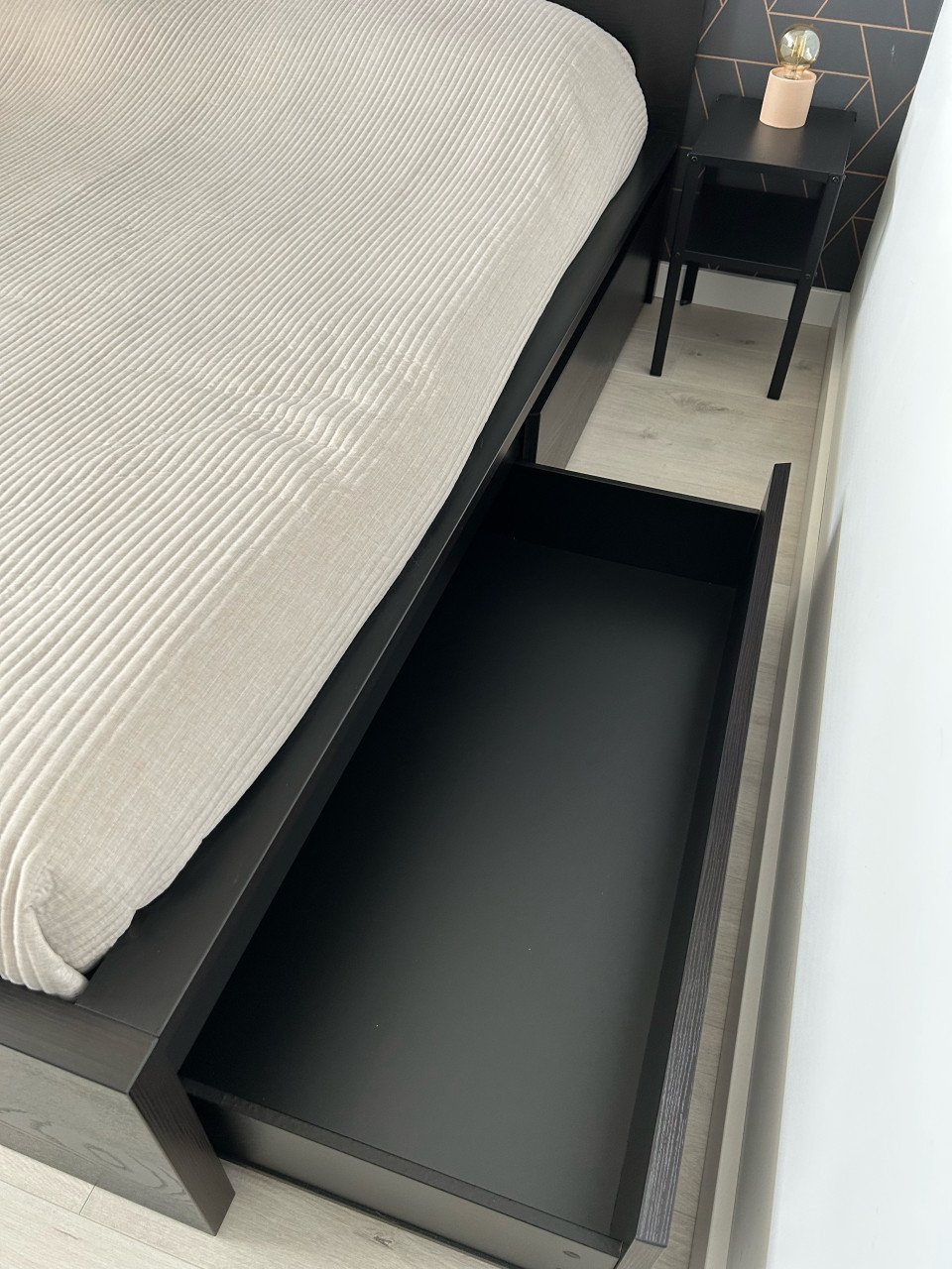 Bed met lades