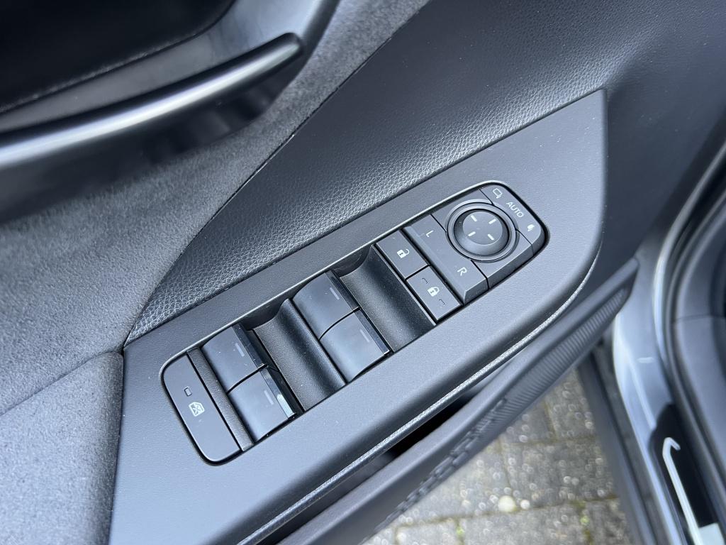 Toyota C-hr 2.0 phev 220 exec